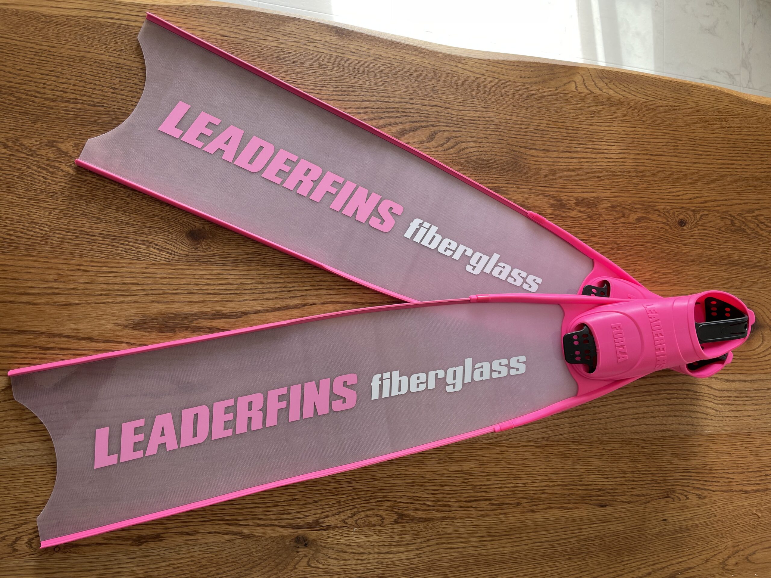 Leaderfins（リーダーフィンズ） Pink with Forza | Lovely Oceans